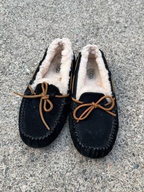 UGG Black Suede Moccasin Slippers with Tan Bow and Cream Shearling Size 9
